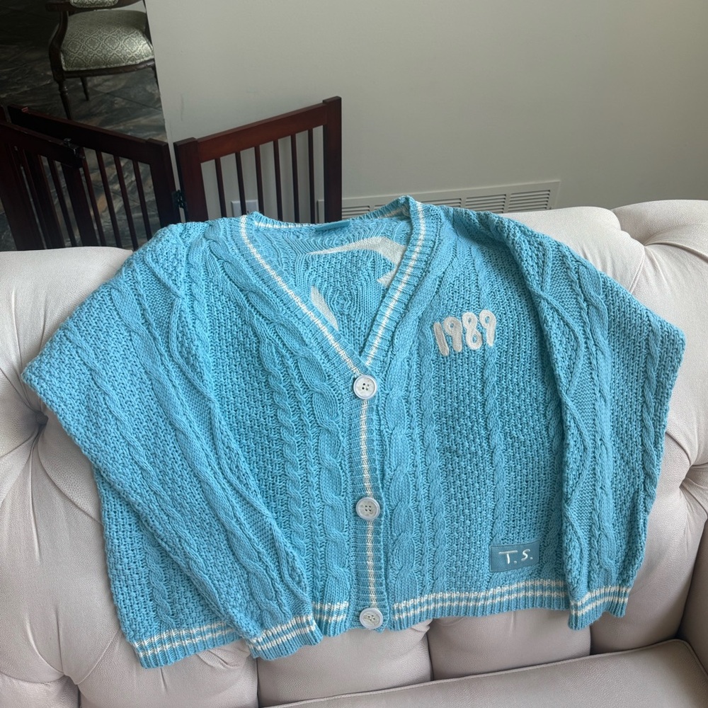 🩵 Authentic Taylor Swift 1989 (Taylor's Version) Cardigan - M/L - Brand New 🩵